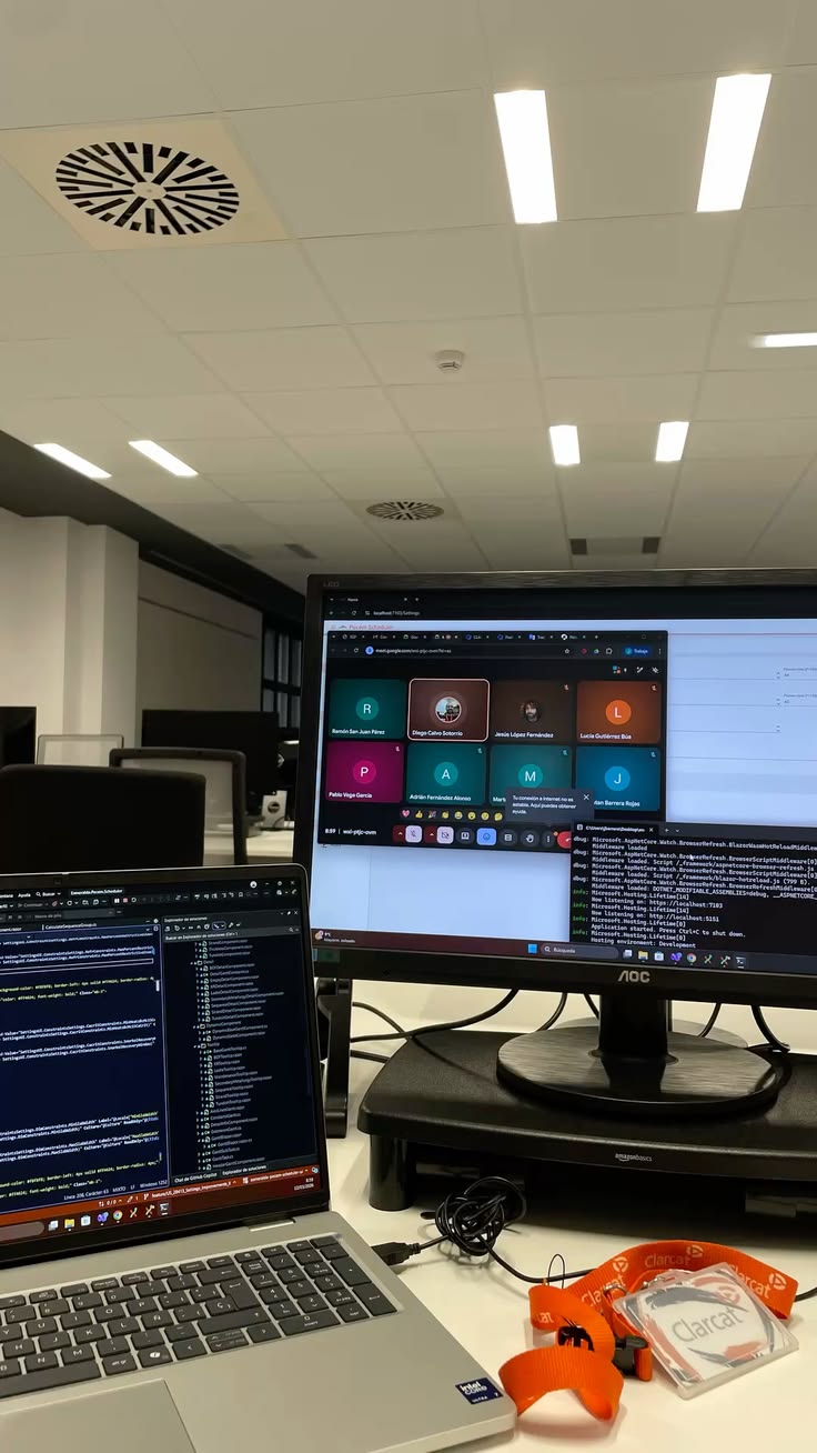 Ambiente de trabalho com computadores atendidos pela Five